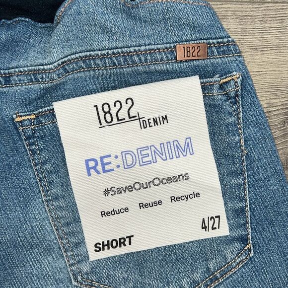 1822 Denim Maternity Shorts Size 4 Distressed Light Blue Belly Panel Roll Hem - Picture 3 of 11